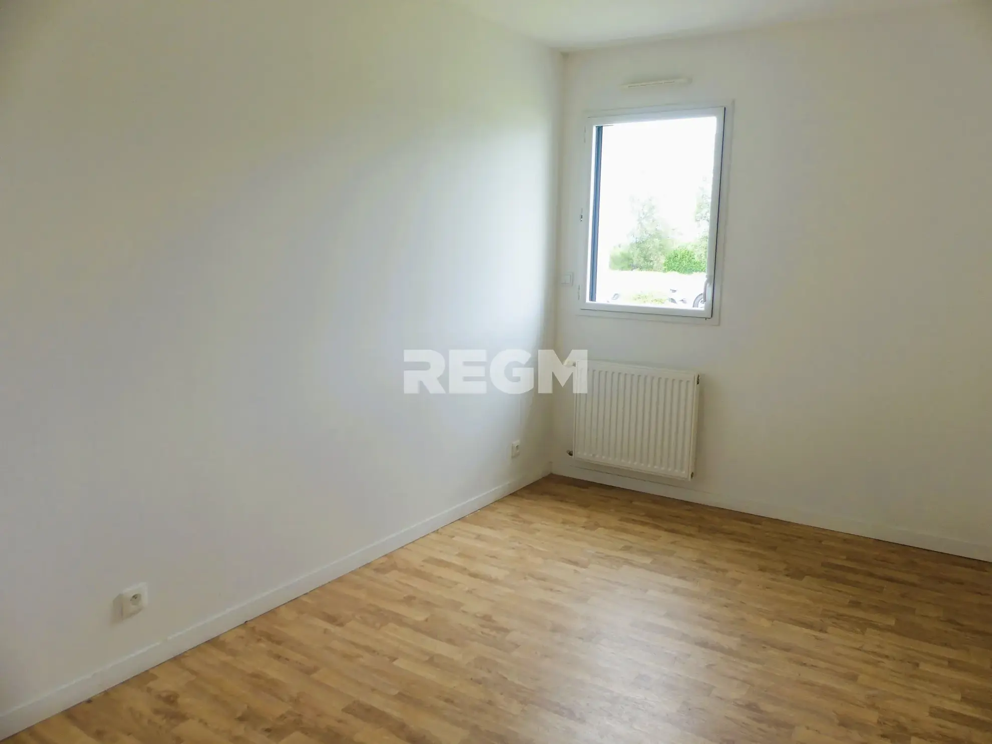 Maison de plain-pied à vendre à Pleuven avec garage et jardin - Secteur calme 