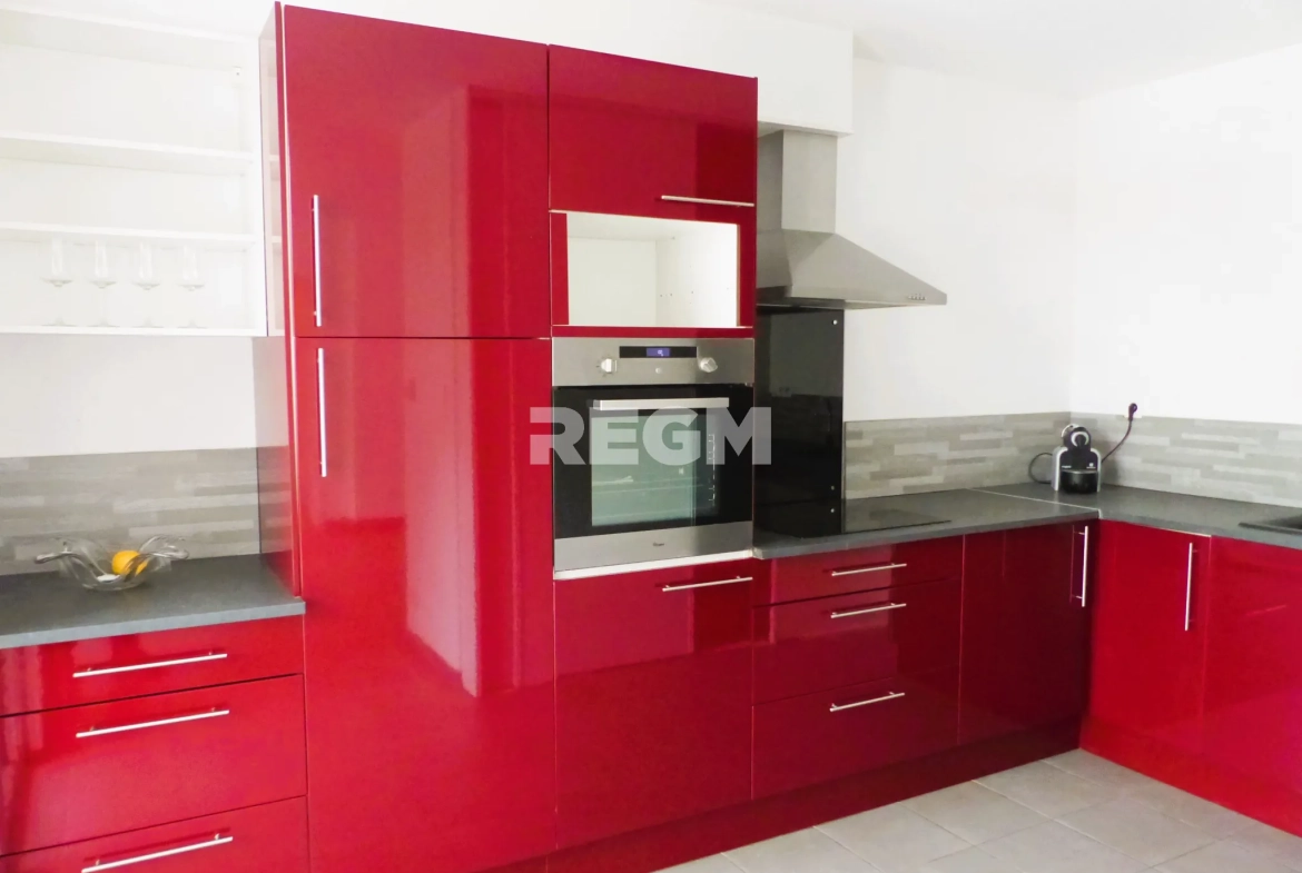 Maison de plain-pied à vendre à Pleuven avec garage et jardin - Secteur calme 