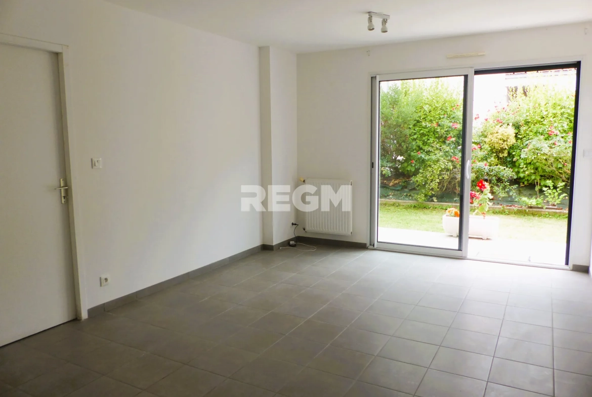 Maison de plain-pied à vendre à Pleuven avec garage et jardin - Secteur calme 