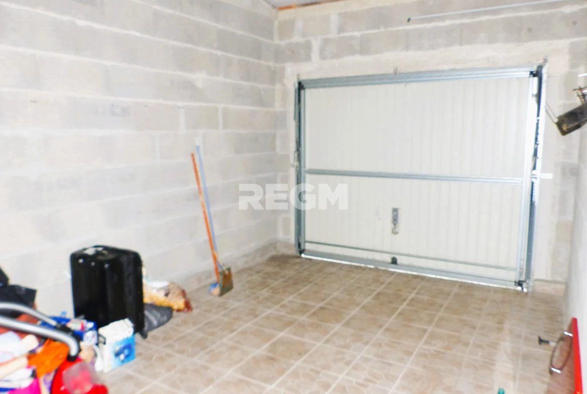Maison de plain-pied à vendre à Pleuven avec garage et jardin - Secteur calme 
