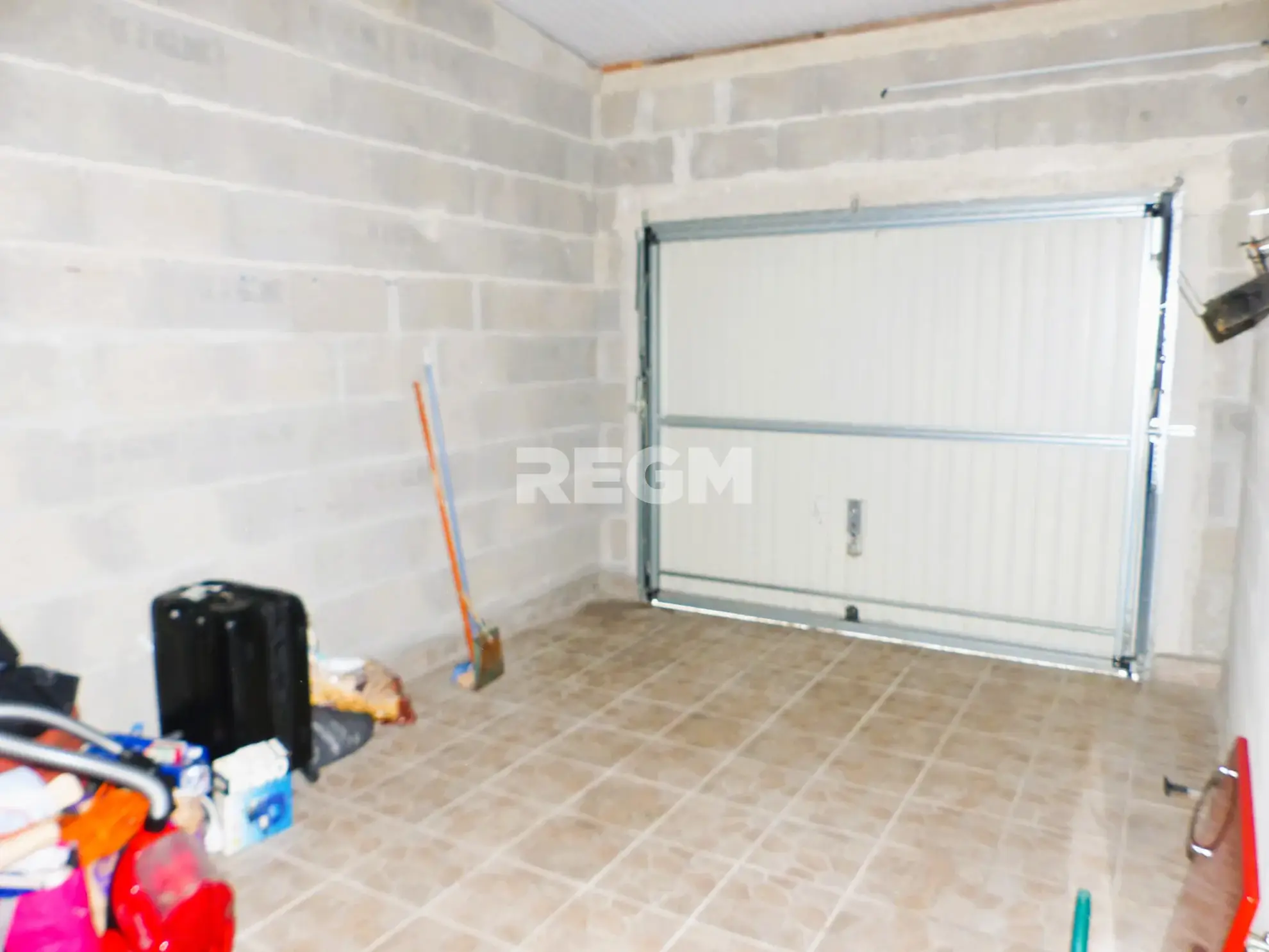 Maison de plain-pied à vendre à Pleuven avec garage et jardin - Secteur calme 