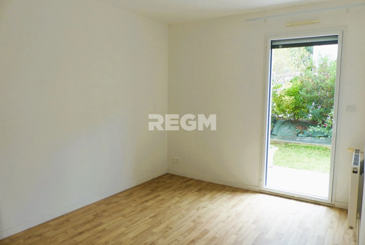Maison de plain-pied à vendre à Pleuven avec garage et jardin - Secteur calme 