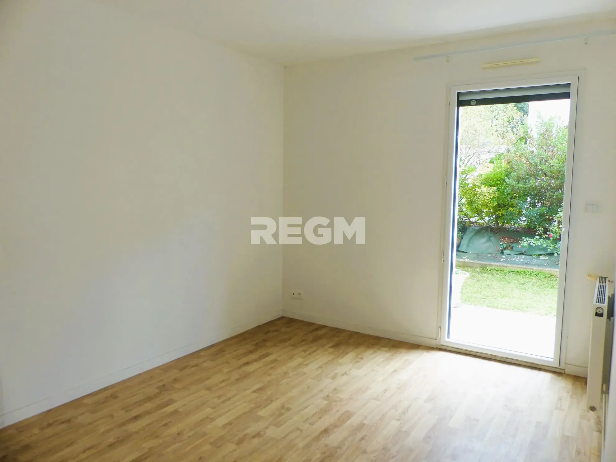 Maison de plain-pied à vendre à Pleuven avec garage et jardin - Secteur calme 