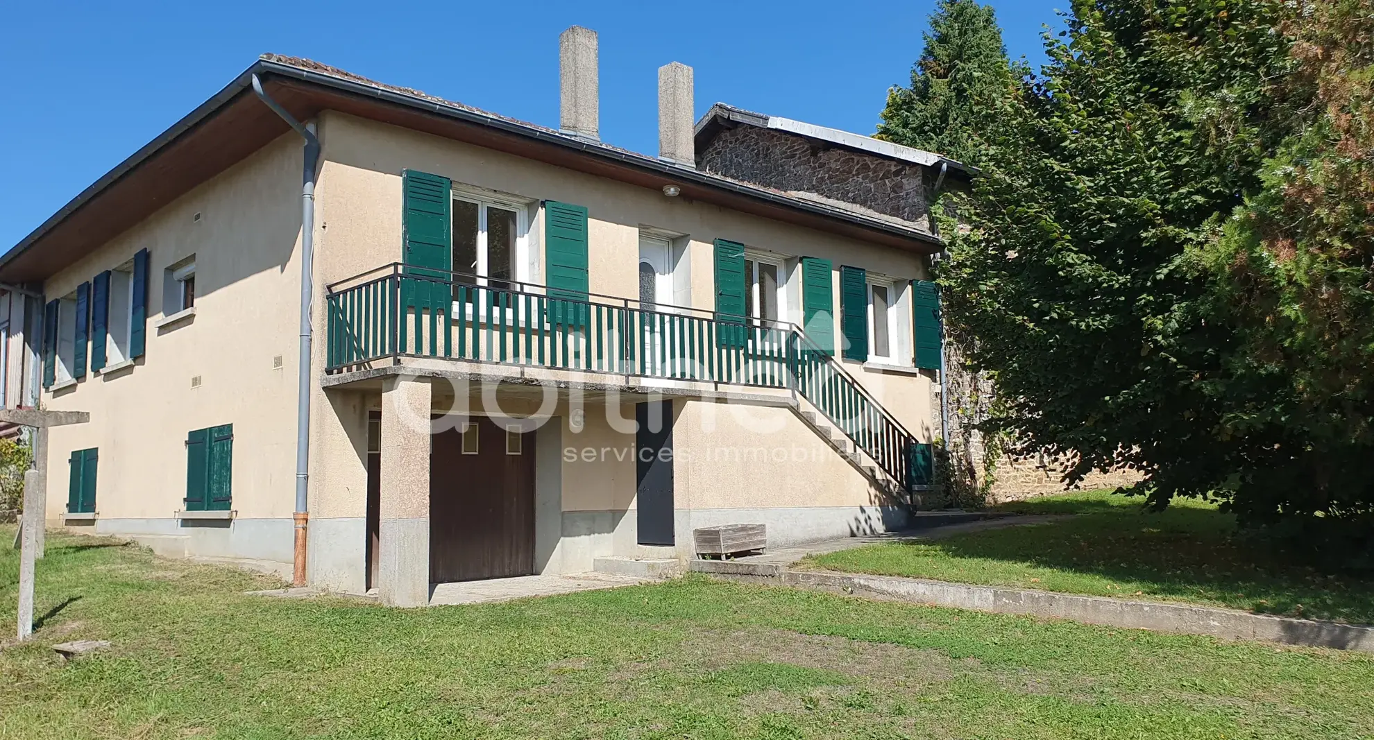 Maison rénovée de 90 m² avec sous-sol et grange à Oradour sur Vayres 