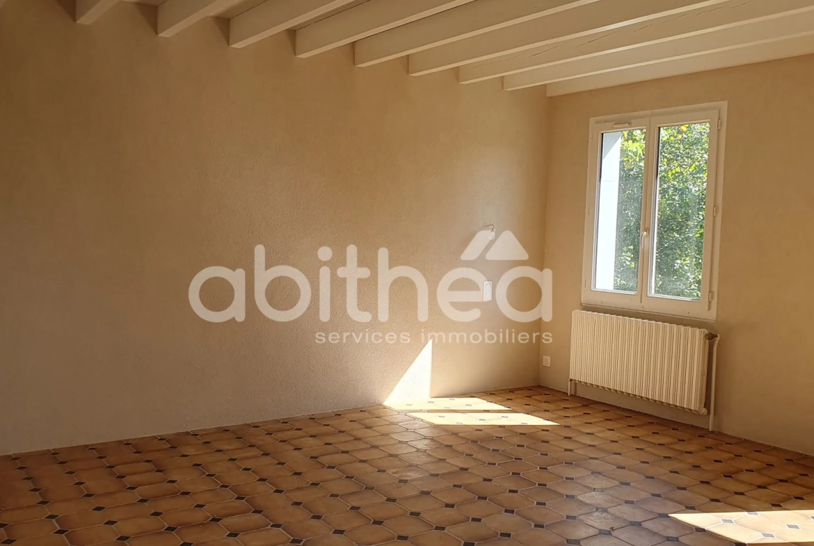 Maison rénovée de 90 m² avec sous-sol et grange à Oradour sur Vayres 