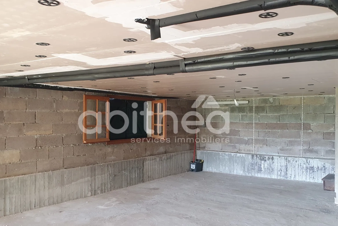Maison rénovée de 90 m² avec sous-sol et grange à Oradour sur Vayres 