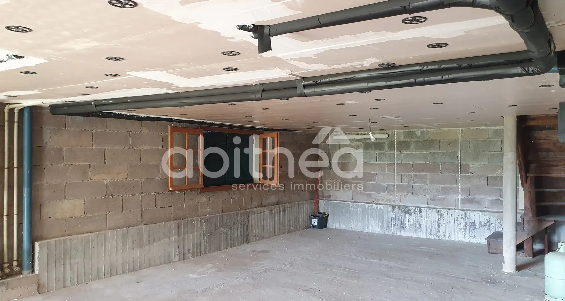 Maison rénovée de 90 m² avec sous-sol et grange à Oradour sur Vayres 