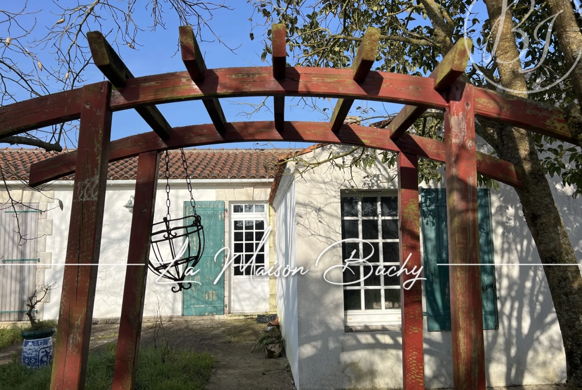 Maison à rénover avec jardin sud à Sauveterre, proche nature et pistes cyclables 
