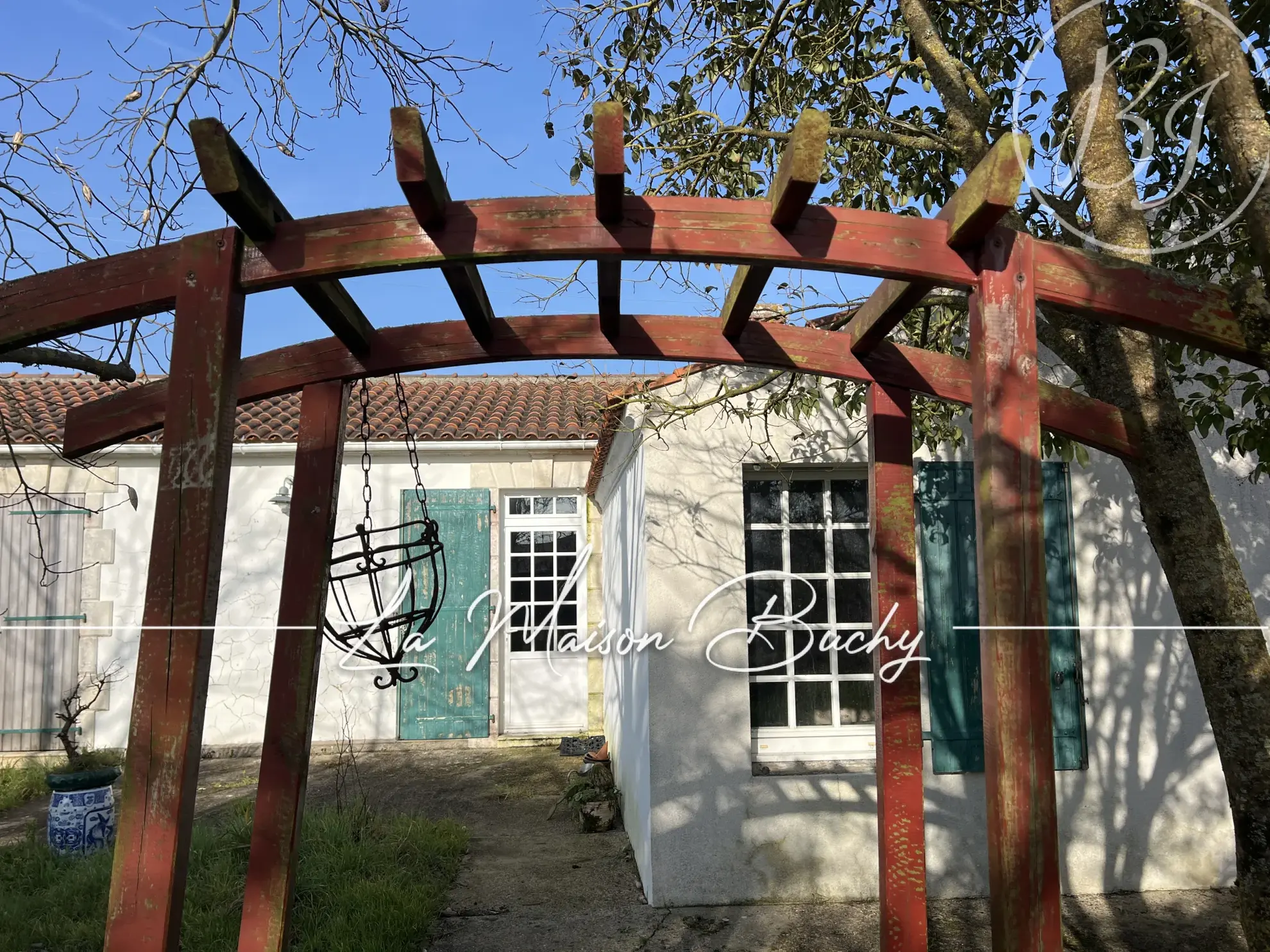 Maison à rénover avec jardin sud à Sauveterre, proche nature et pistes cyclables 