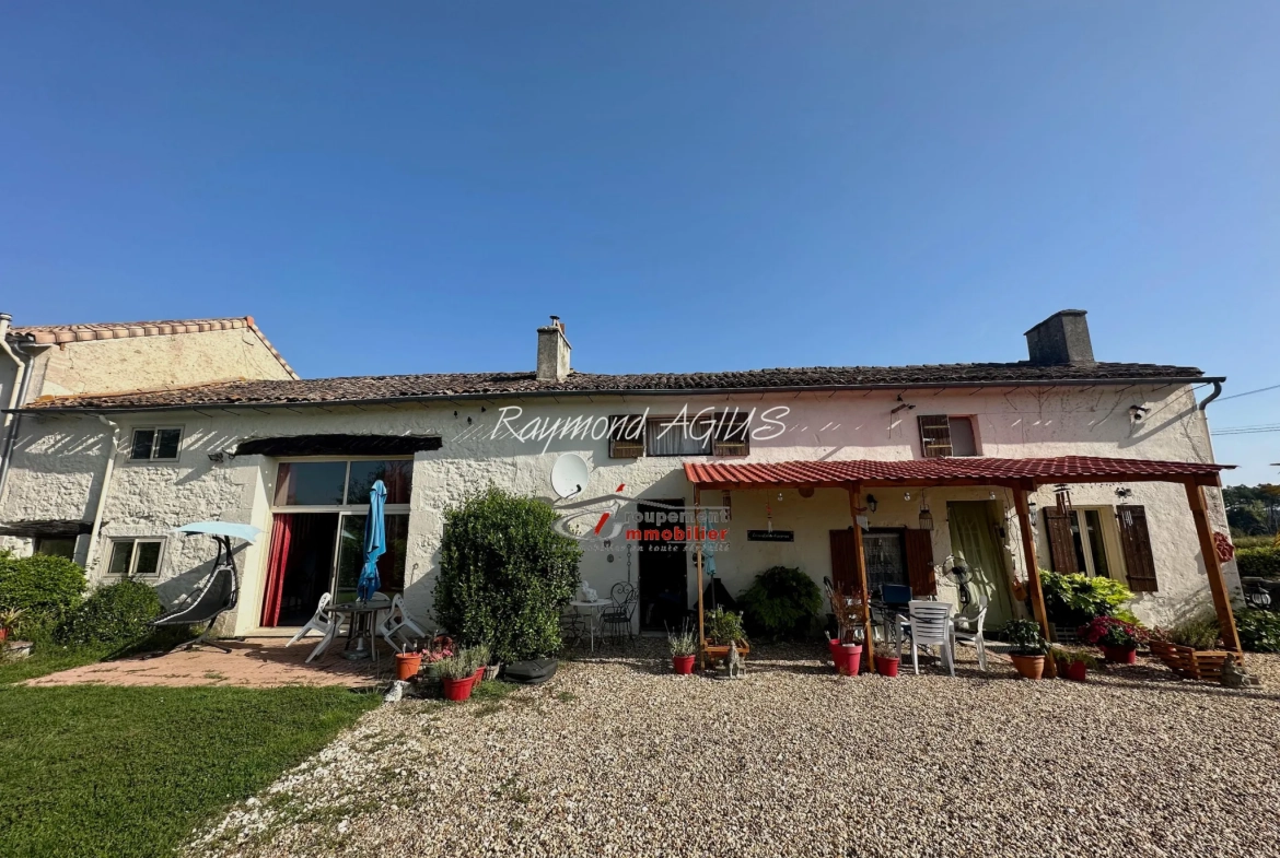 Charmante maison en pierre avec 6 chambres proche de Saint-Foy-la-Grande 