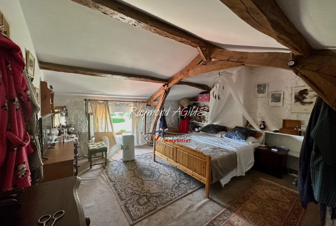 Charmante maison en pierre avec 6 chambres proche de Saint-Foy-la-Grande 