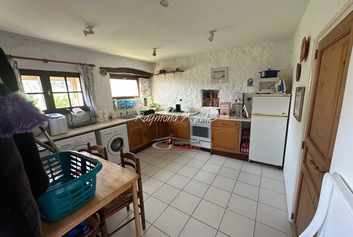 Charmante maison en pierre avec 6 chambres proche de Saint-Foy-la-Grande 