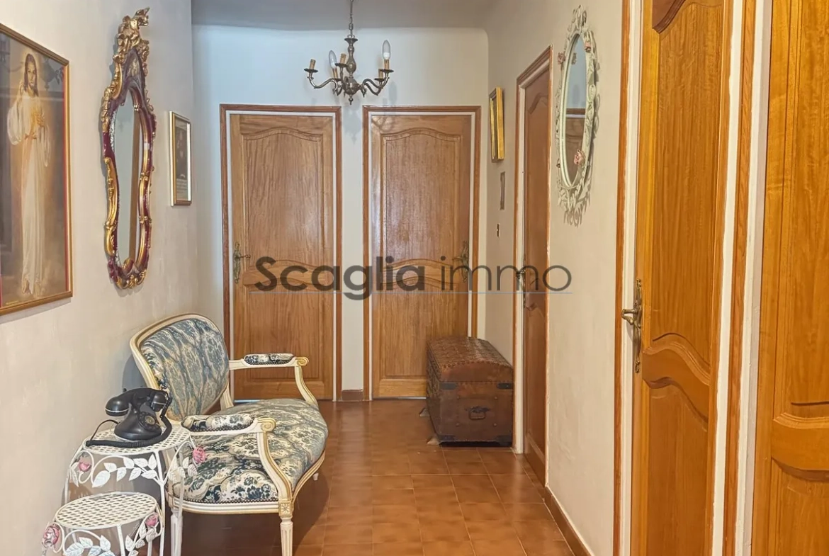 Appartement de 4 pièces à vendre à Sartène – Charmant logement avec terrasse et parking 