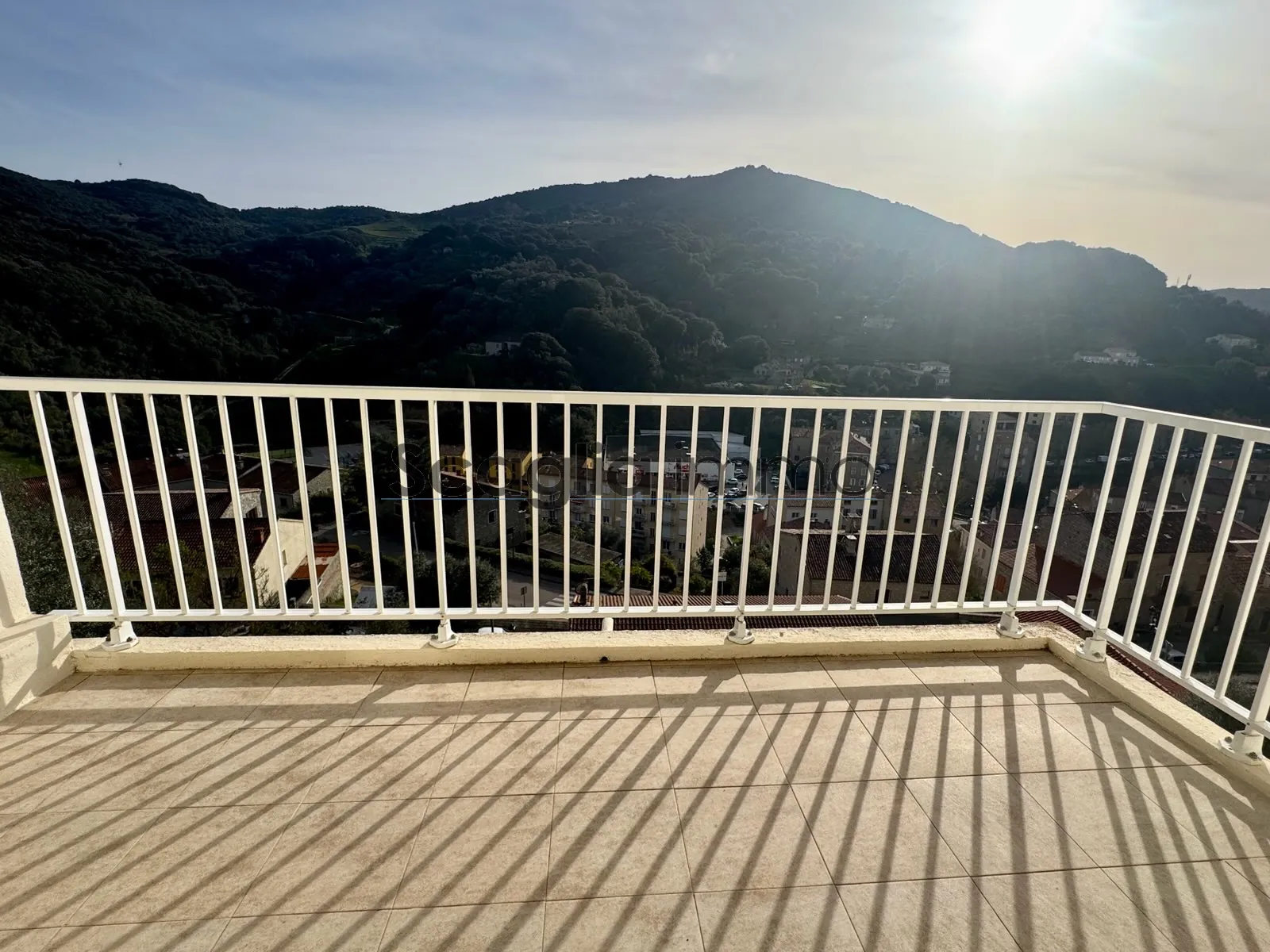 Appartement de 4 pièces à vendre à Sartène – Charmant logement avec terrasse et parking 