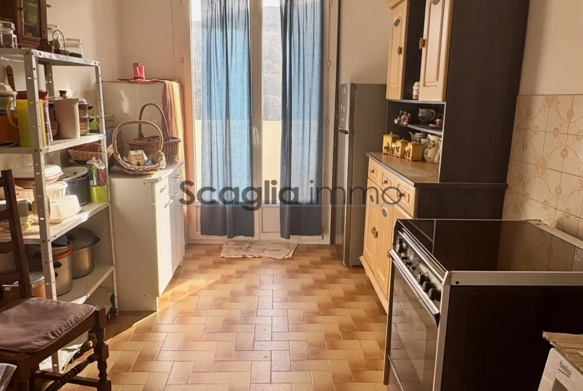 Appartement de 4 pièces à vendre à Sartène – Charmant logement avec terrasse et parking 