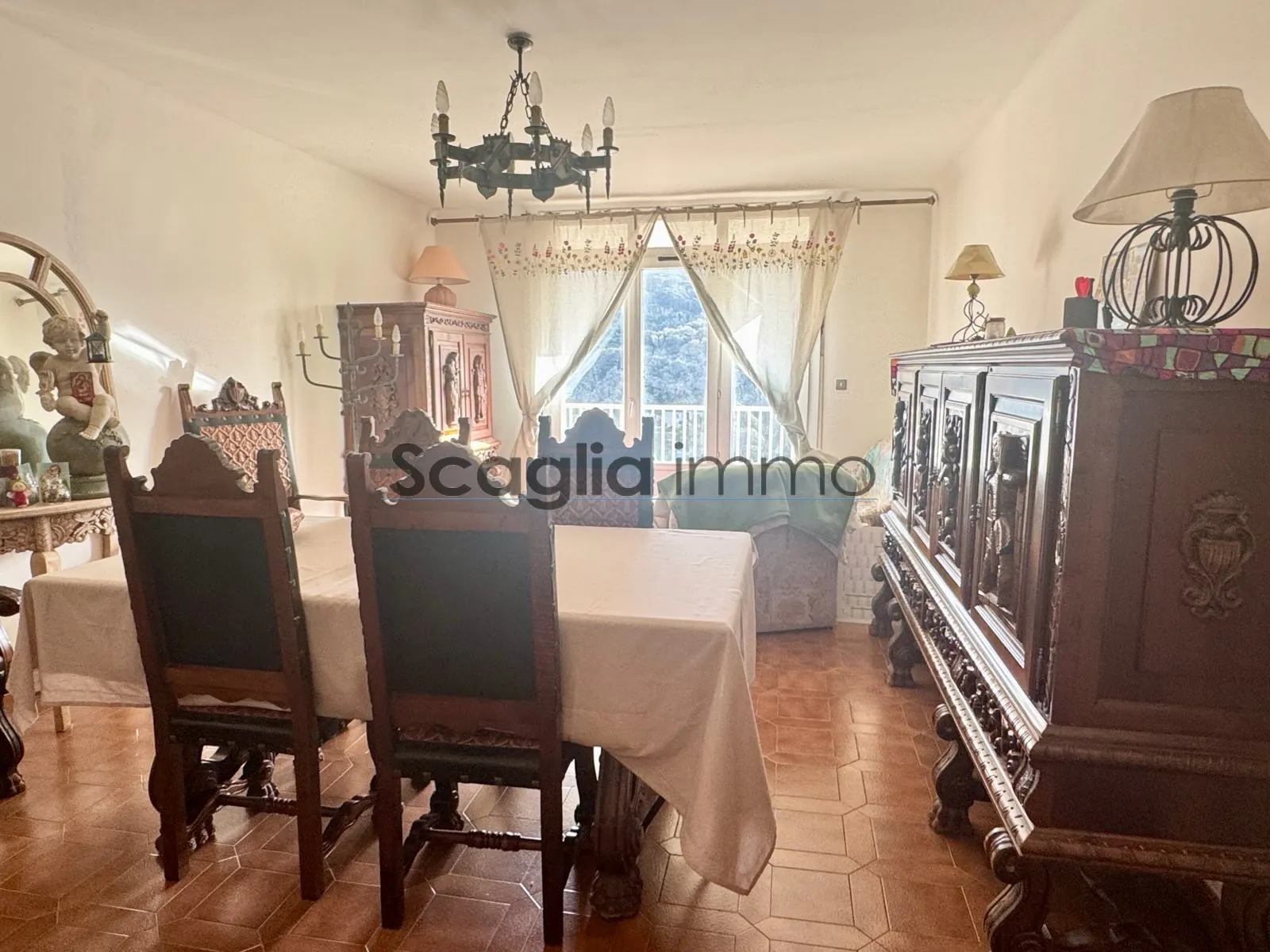 Appartement de 4 pièces à vendre à Sartène – Charmant logement avec terrasse et parking 