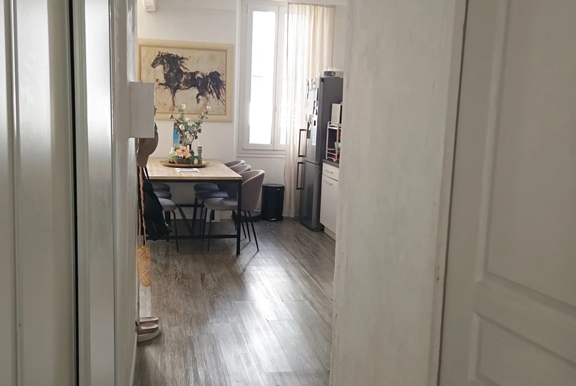 Appartement 2 chambres à vendre à Sollies-Pont, centre-ville, prêt pour rénovation 