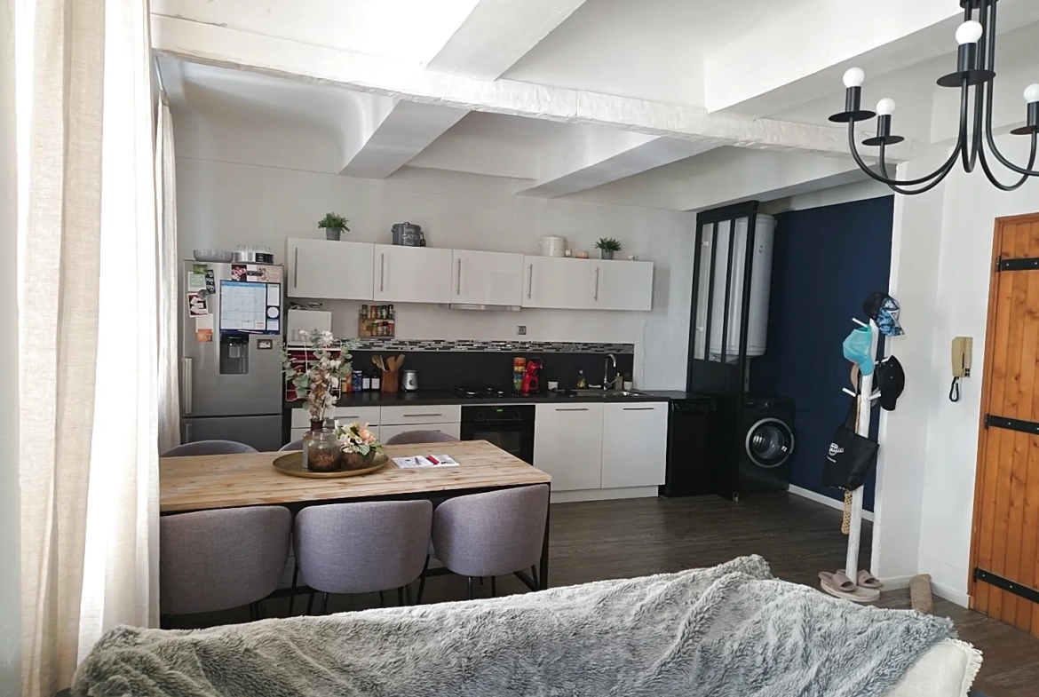 Appartement 2 chambres à vendre à Sollies-Pont, centre-ville, prêt pour rénovation 