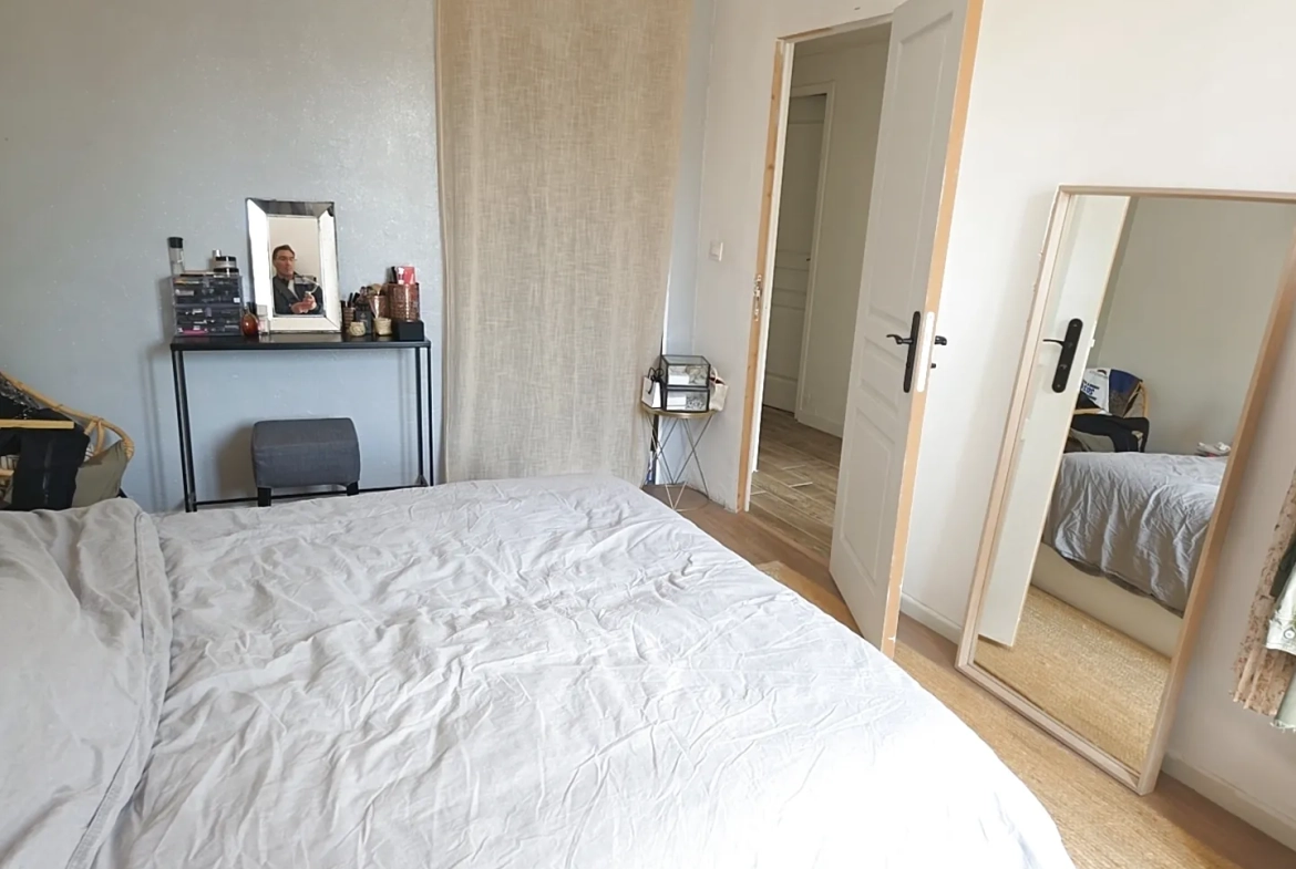 Appartement 2 chambres à vendre à Sollies-Pont, centre-ville, prêt pour rénovation 