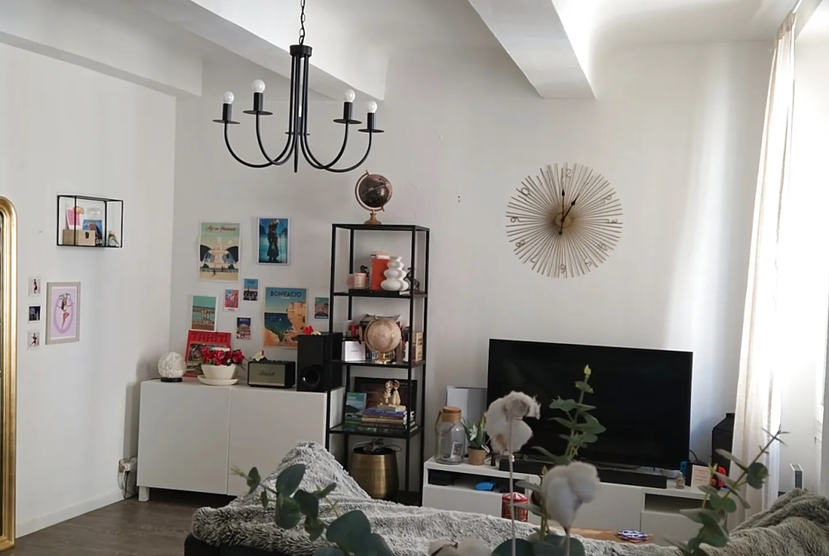 Appartement 2 chambres à vendre à Sollies-Pont, centre-ville, prêt pour rénovation 