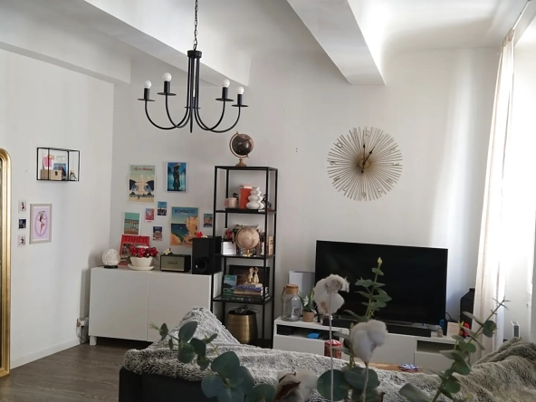 Appartement 2 chambres à vendre à Sollies-Pont, centre-ville, prêt pour rénovation 