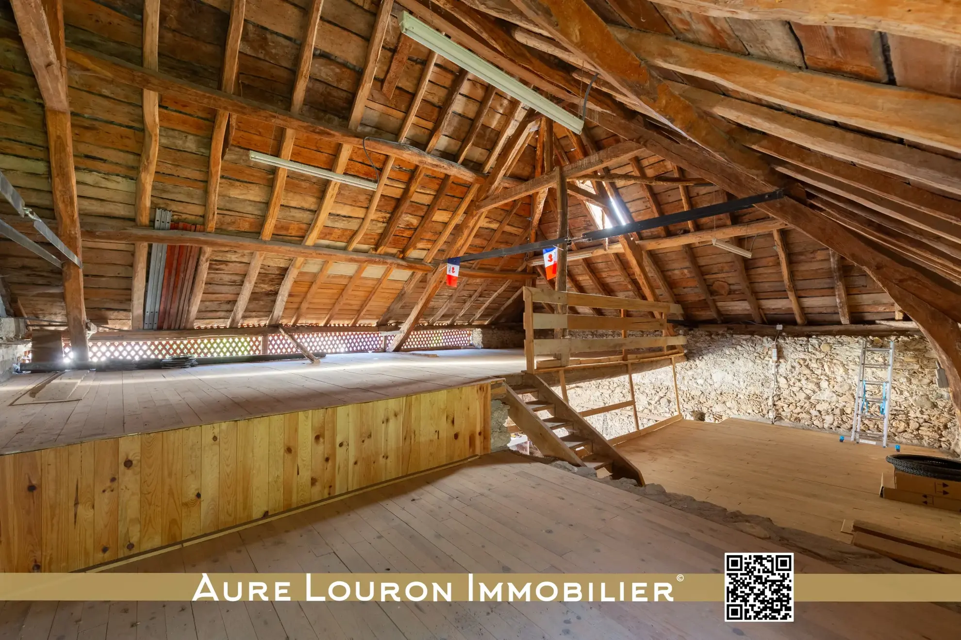 Maison pyrénéenne de 125 m² avec dépendances à Reboucs, idéal investissement 