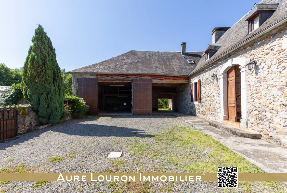 Maison pyrénéenne de 125 m² avec dépendances à Reboucs, idéal investissement 
