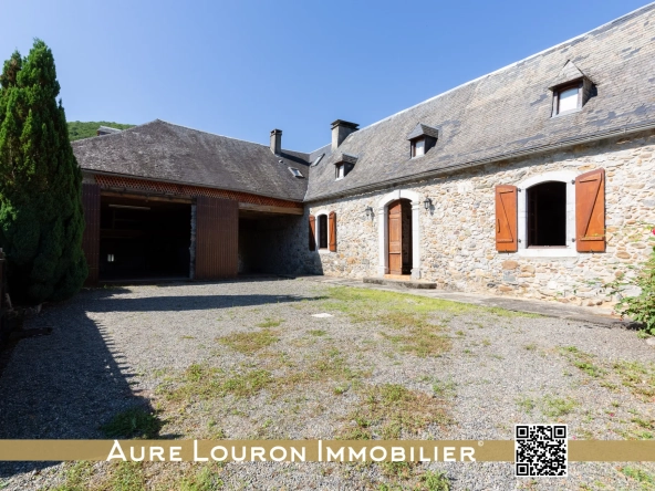 Maison pyrénéenne de 125 m² avec dépendances à Reboucs, idéal investissement