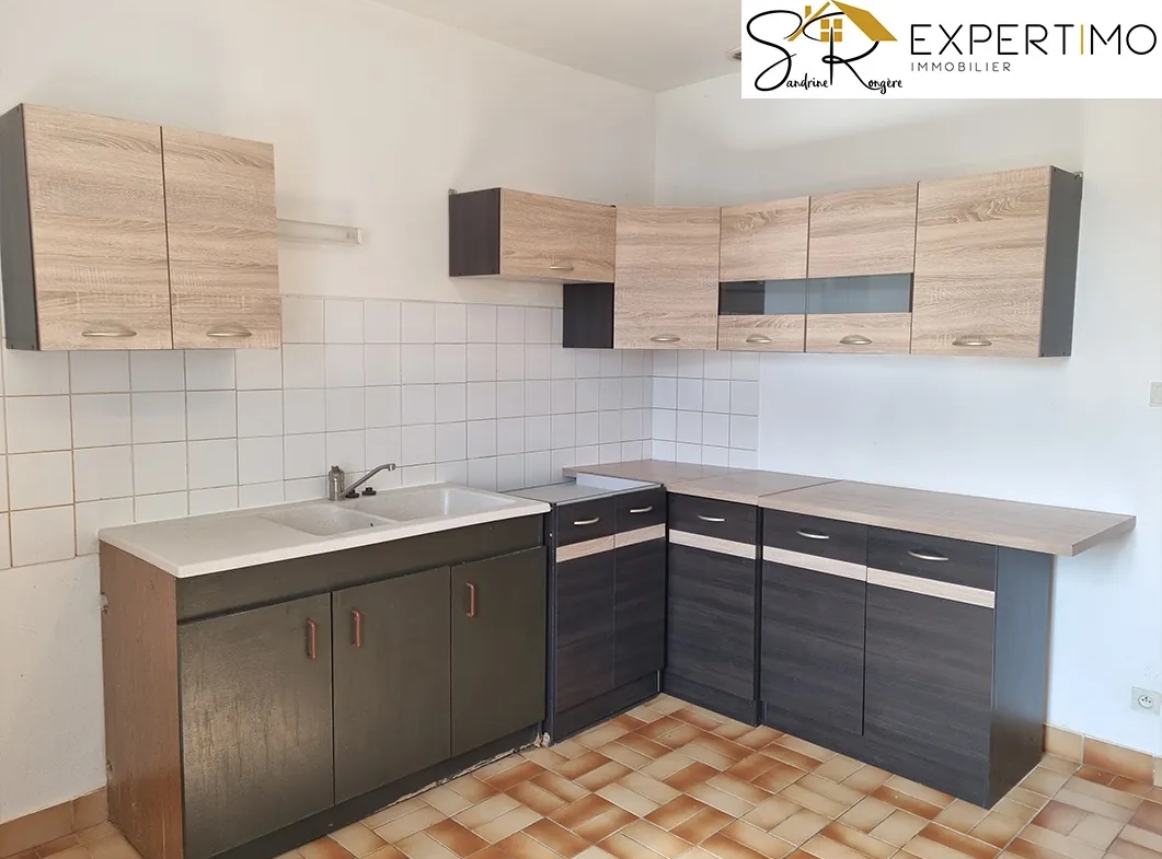 Maison avec deux appartements et dépendances à Saint Eloy-les-Mines 