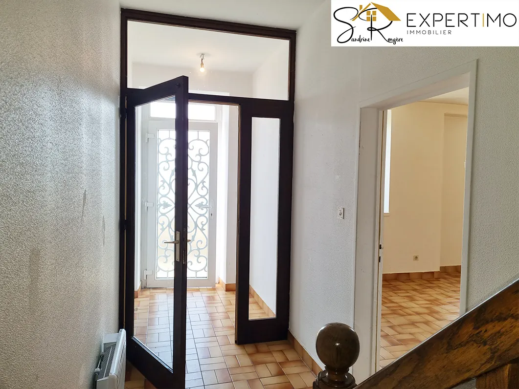 Maison avec deux appartements et dépendances à Saint Eloy-les-Mines 