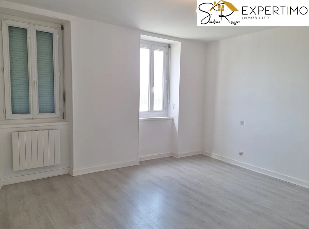 Maison avec deux appartements et dépendances à Saint Eloy-les-Mines 