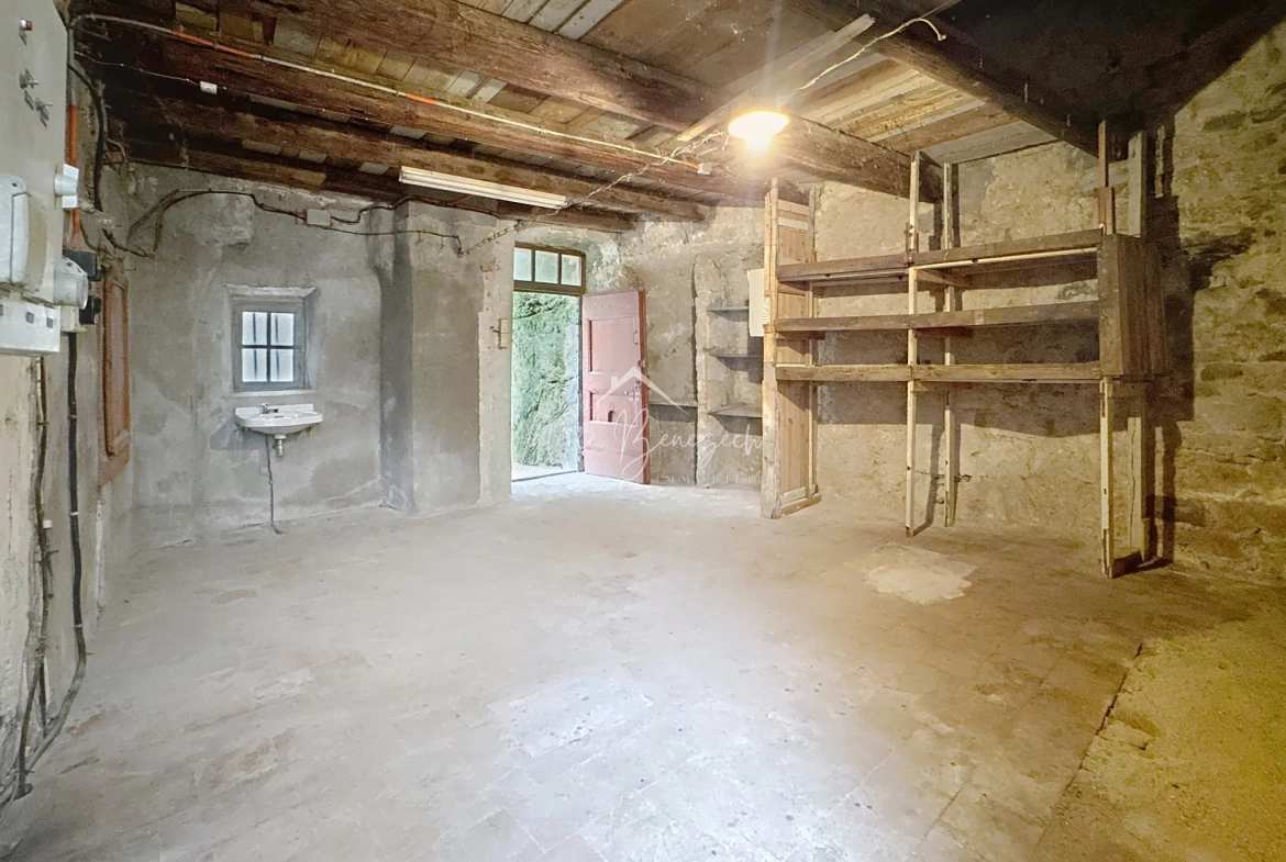 Maison de village T3 à Creissels avec garage, atelier et combles aménageables 