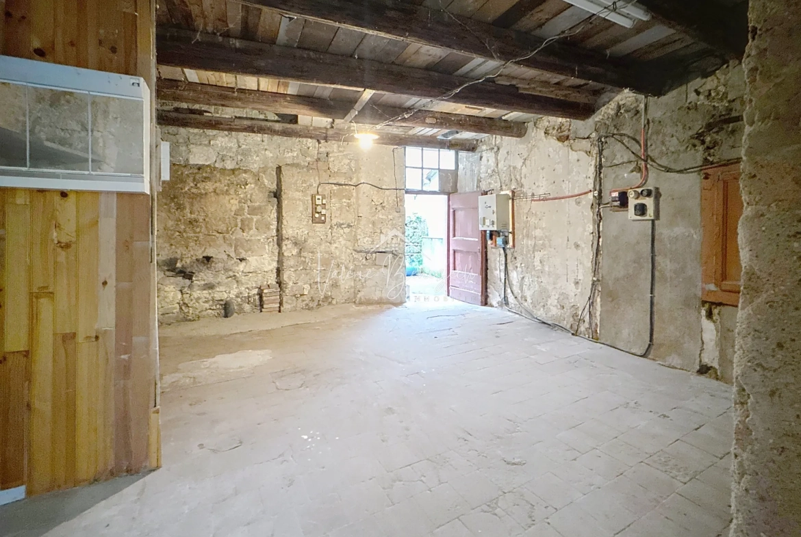 Maison de village T3 à Creissels avec garage, atelier et combles aménageables 