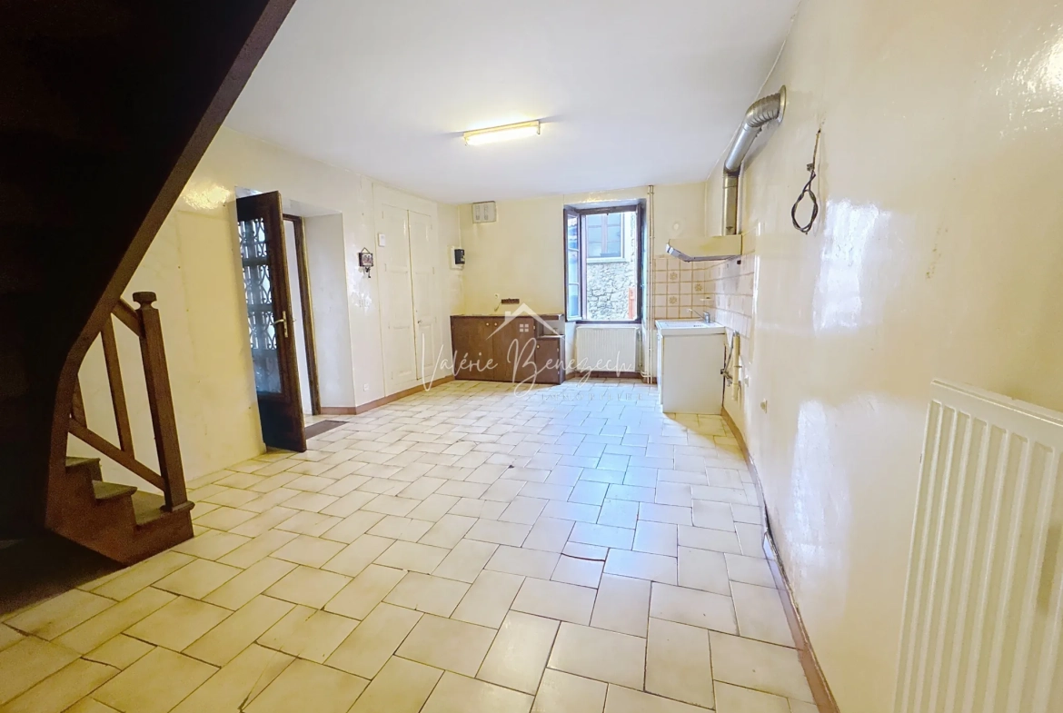 Maison de village T3 à Creissels avec garage, atelier et combles aménageables 