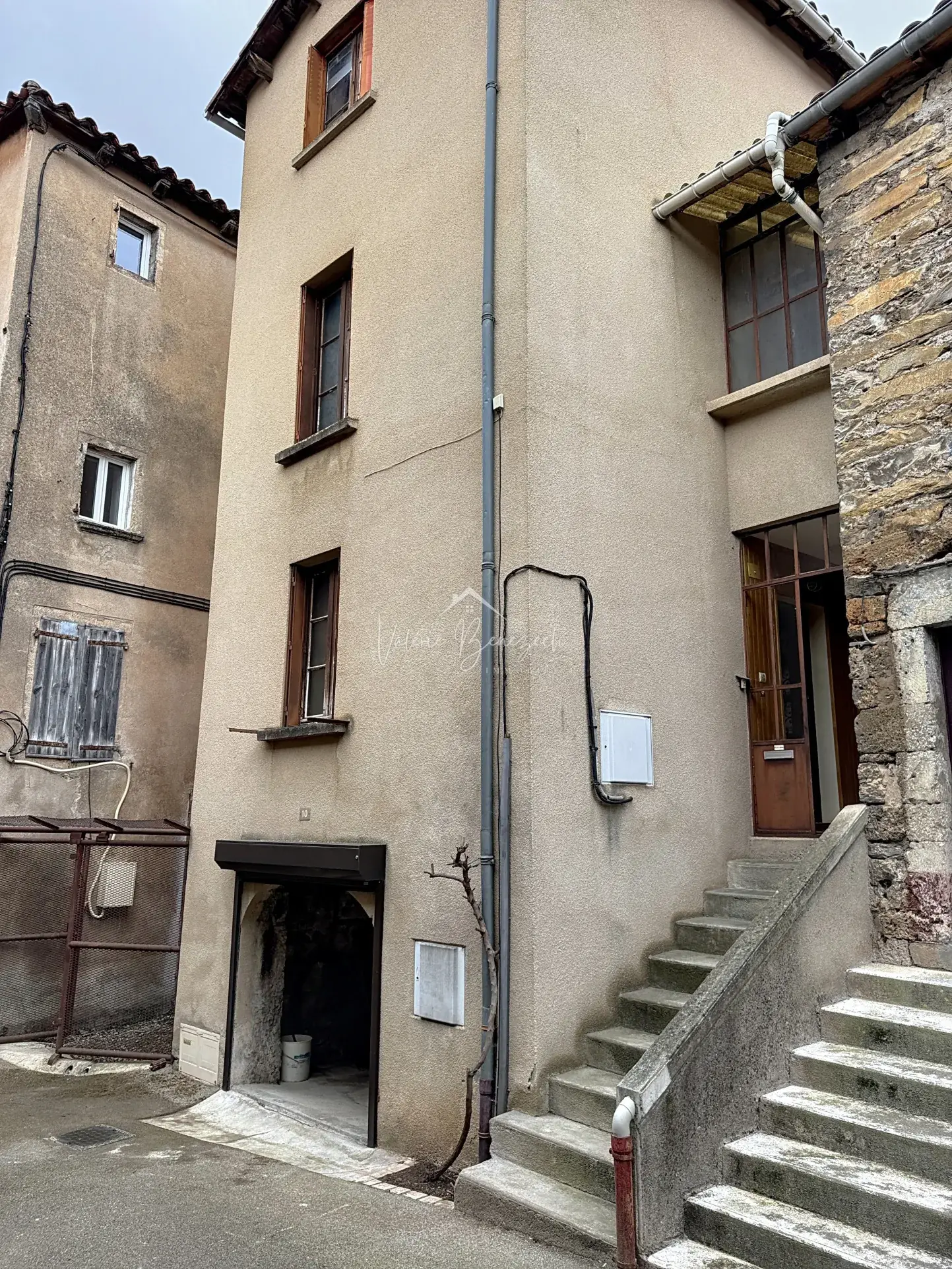 Maison de village T3 à Creissels avec garage, atelier et combles aménageables 