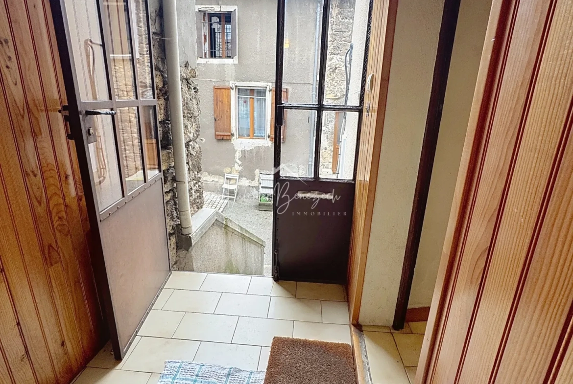 Maison de village T3 à Creissels avec garage, atelier et combles aménageables 
