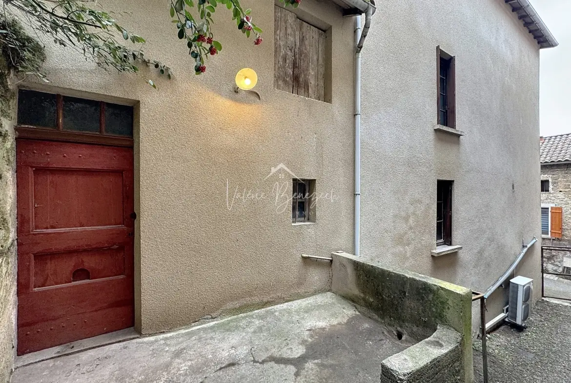 Maison de village T3 à Creissels avec garage, atelier et combles aménageables 