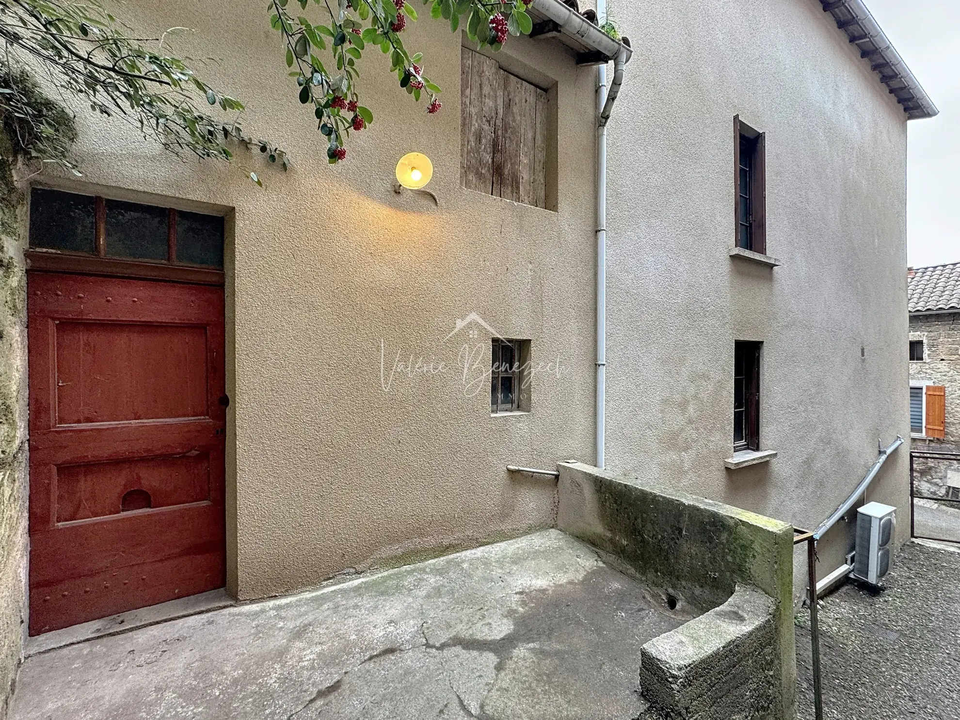 Maison de village T3 à Creissels avec garage, atelier et combles aménageables 
