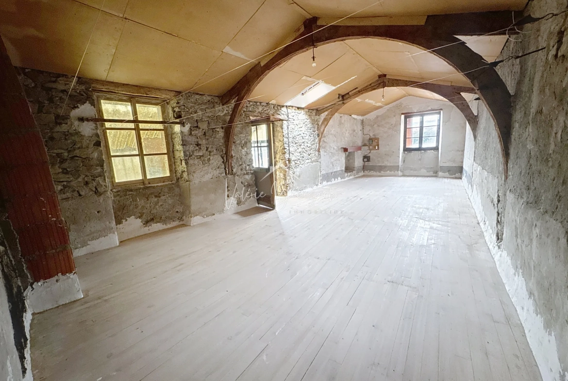 Maison de village T3 à Creissels avec garage, atelier et combles aménageables 