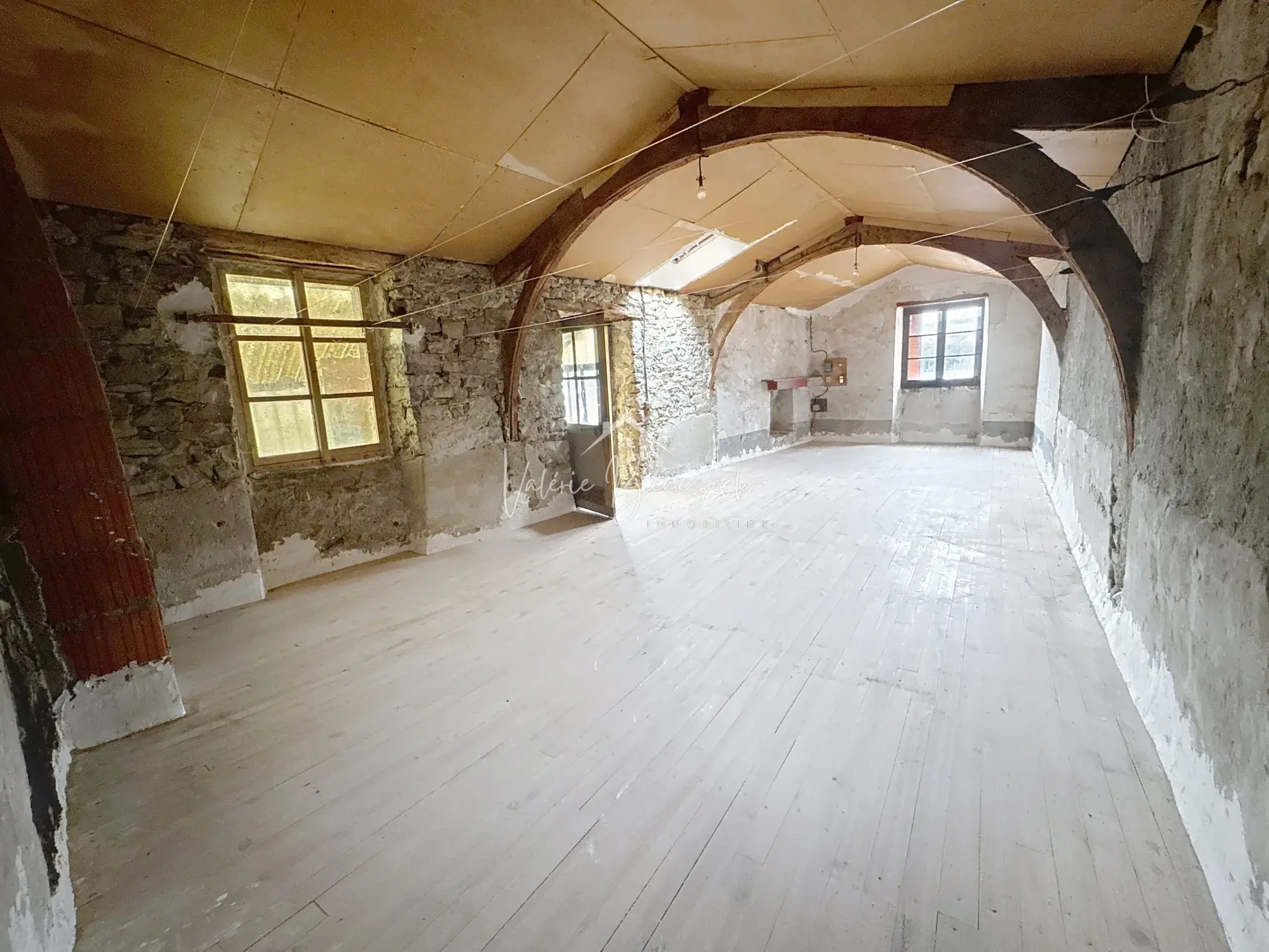 Maison de village T3 à Creissels avec garage, atelier et combles aménageables 