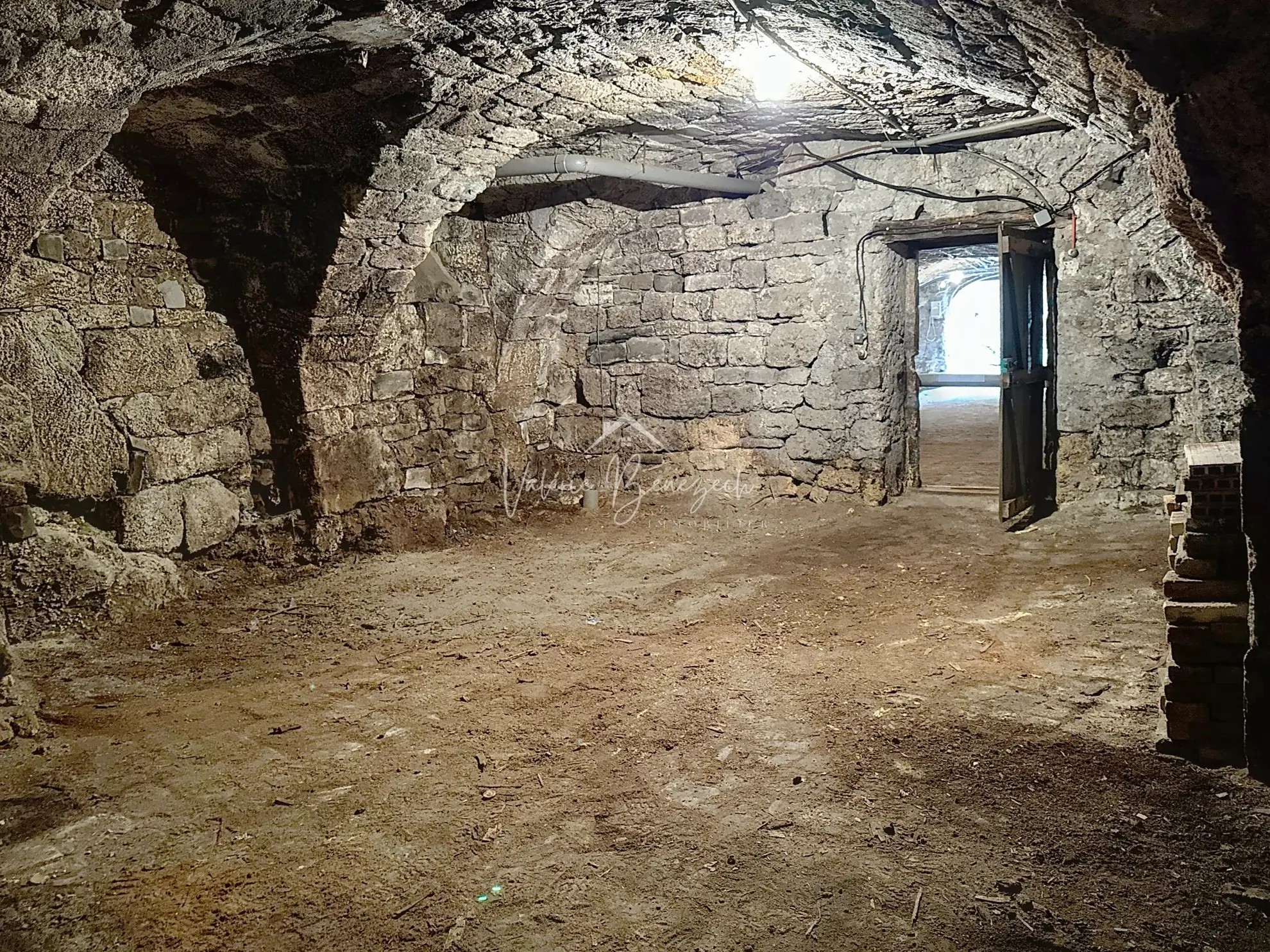 Maison de village T3 à Creissels avec garage, atelier et combles aménageables 