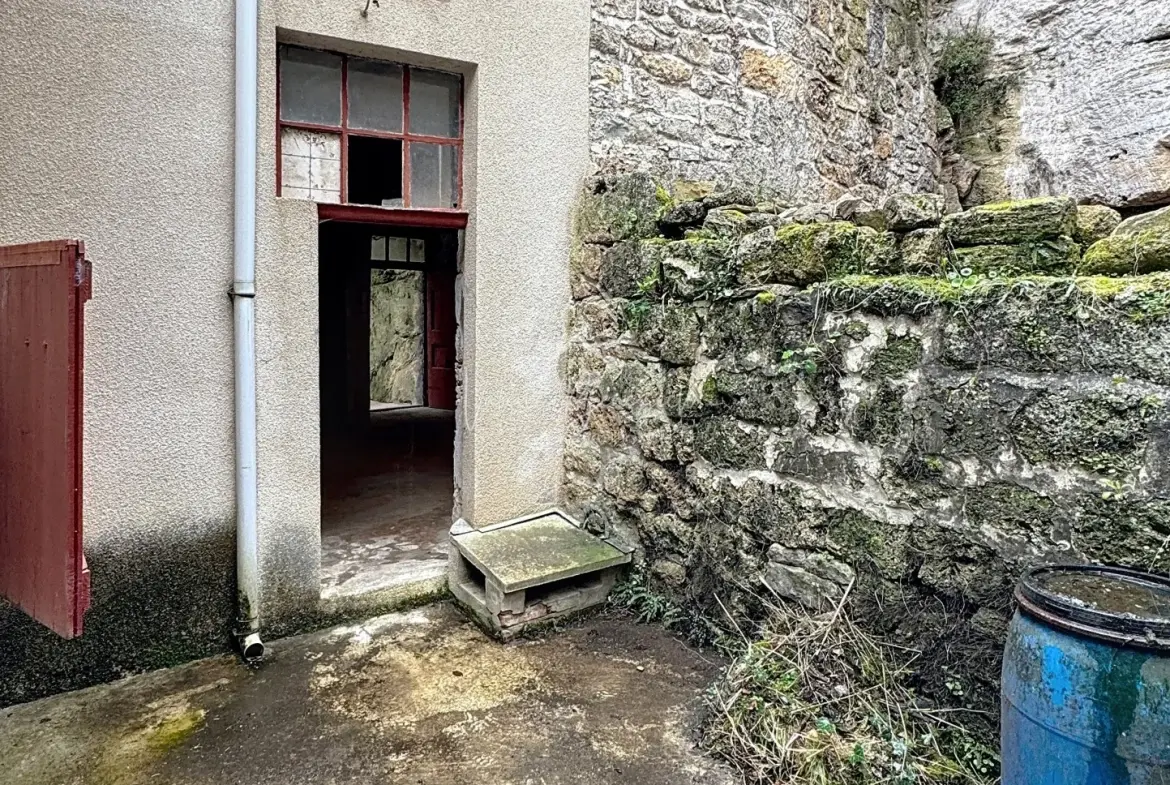 Maison de village T3 à Creissels avec garage, atelier et combles aménageables 