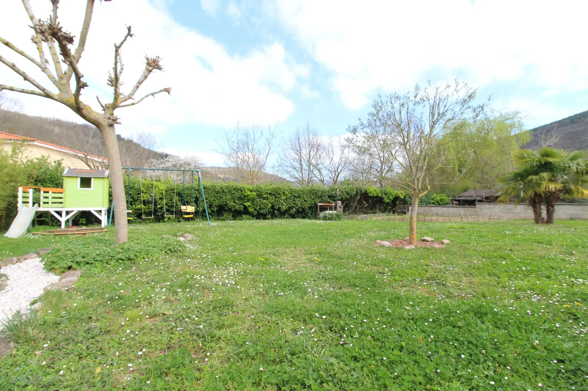 Maison de plain-pied à Saint-Affrique de 108 m² avec terrain de 850 m² 