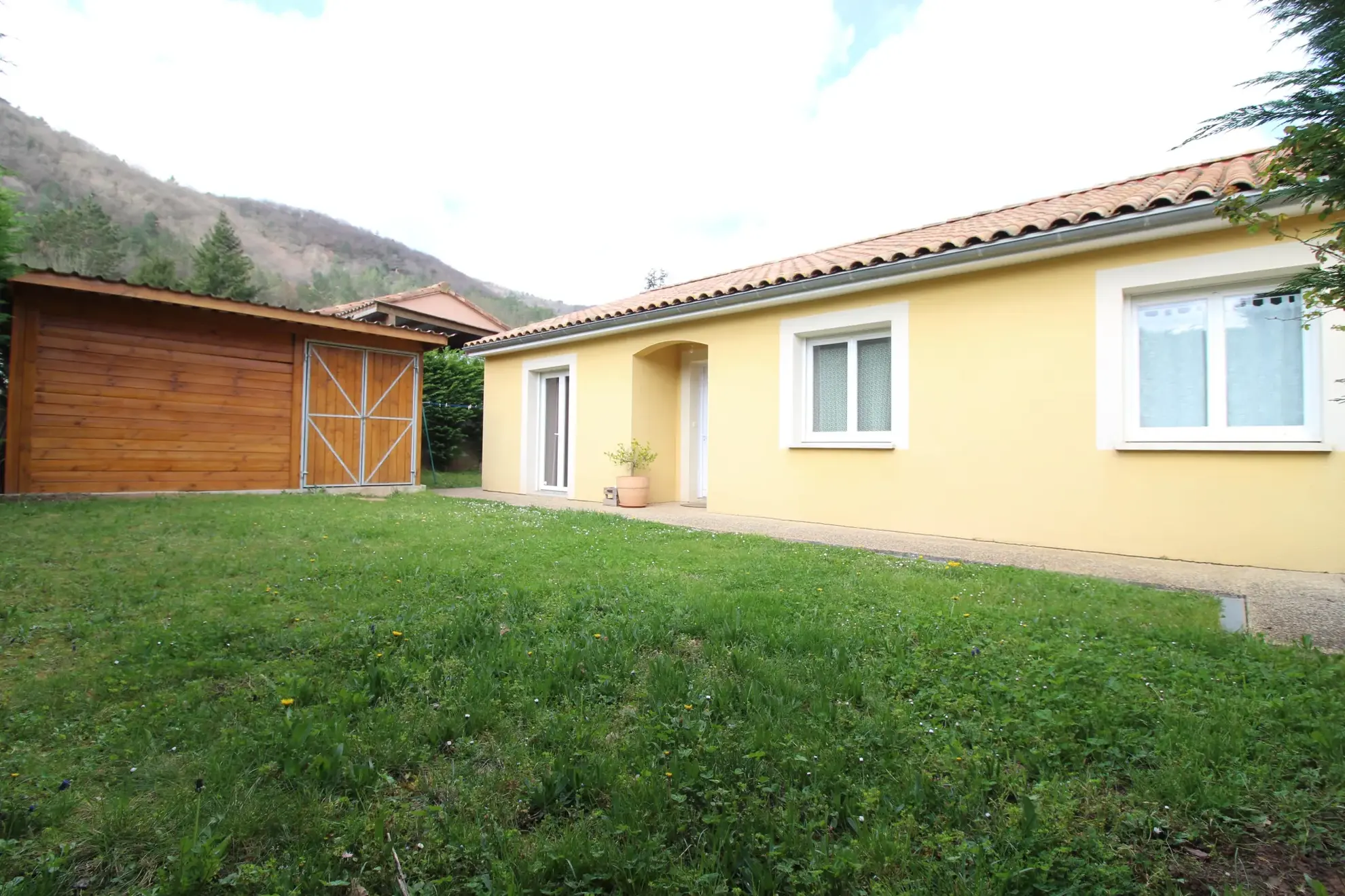 Maison de plain-pied à Saint-Affrique de 108 m² avec terrain de 850 m² 