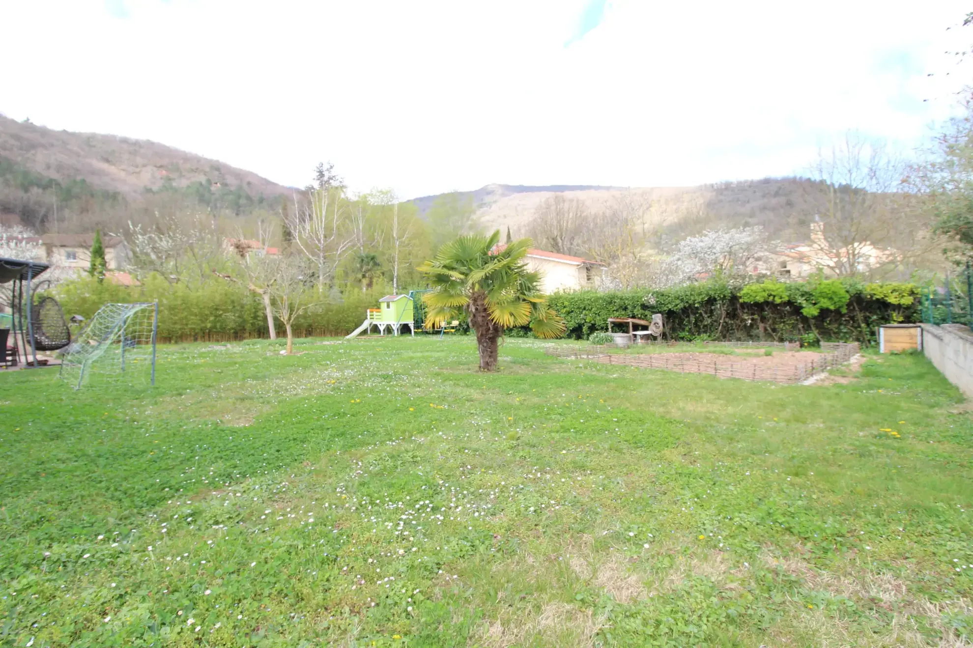 Maison de plain-pied à Saint-Affrique de 108 m² avec terrain de 850 m² 