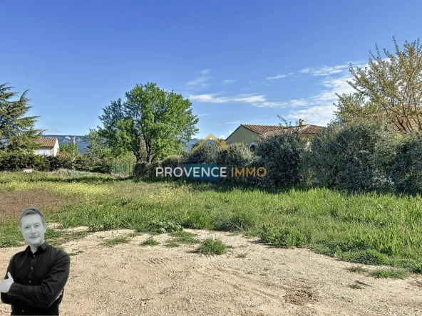Terrain constructible de 639 m² à Charleval avec vue sur le Luberon