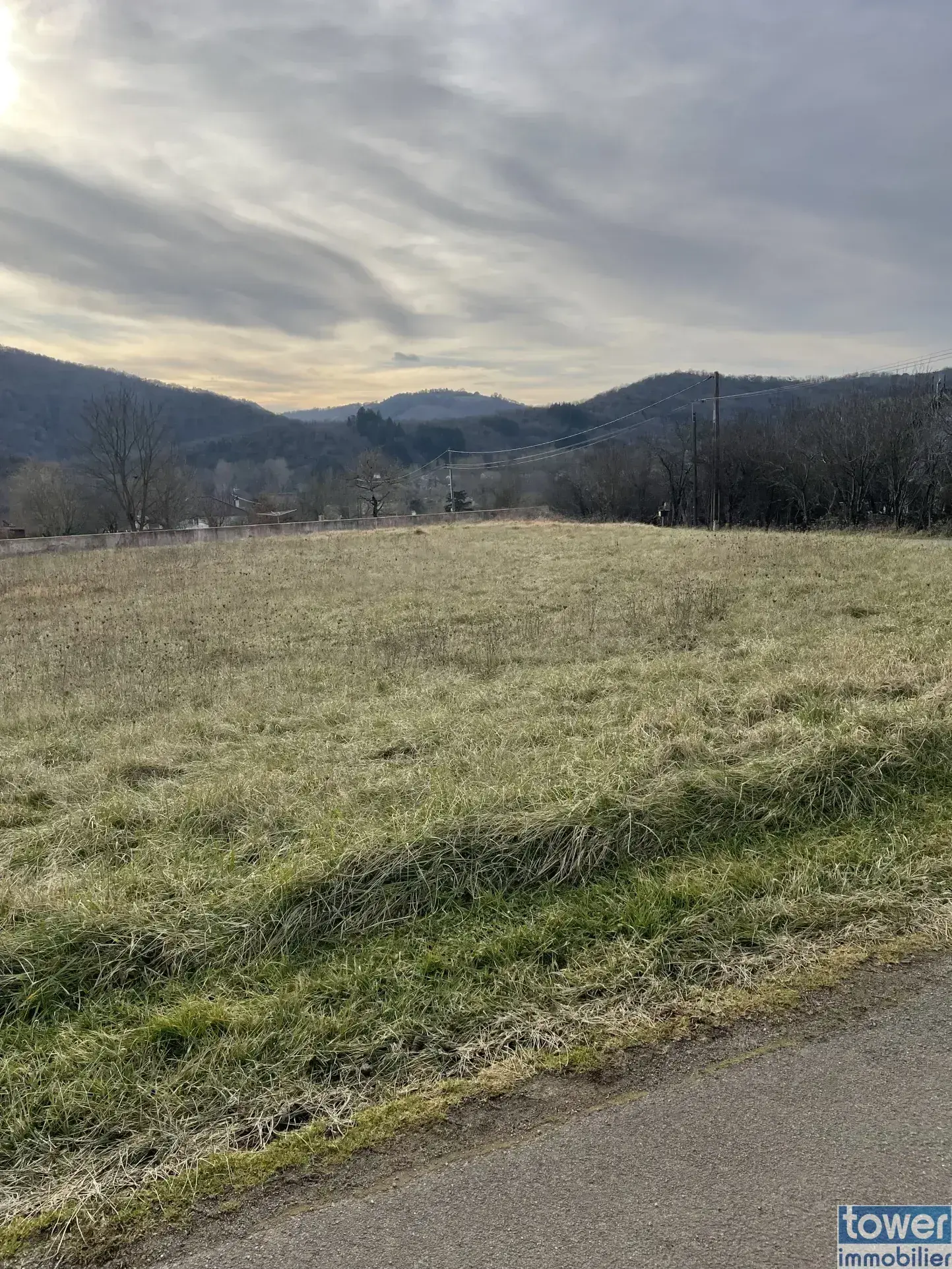 Terrain constructible de 1359 m² à Monteils - Vue dégagée et environnement calme 