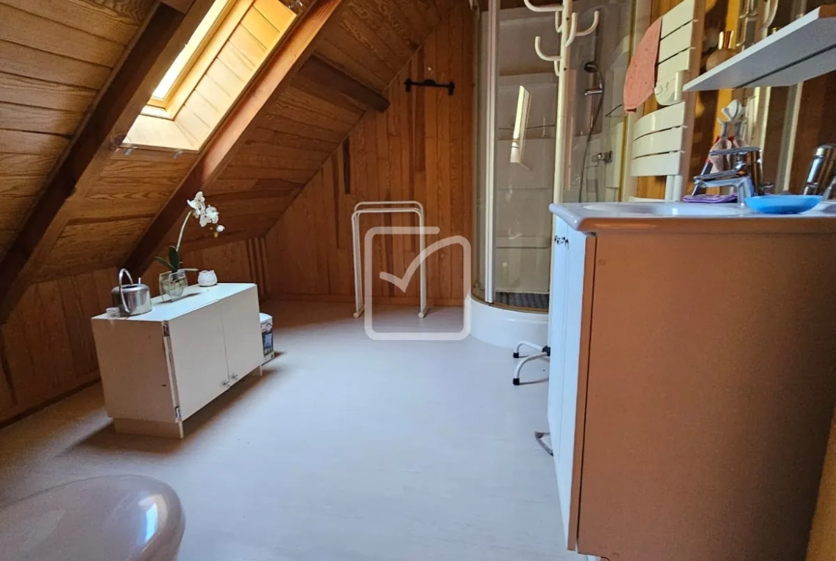 Maison en ossature bois de 154 m² à Saint-Sozy, secteur calme et proche des sites naturels 