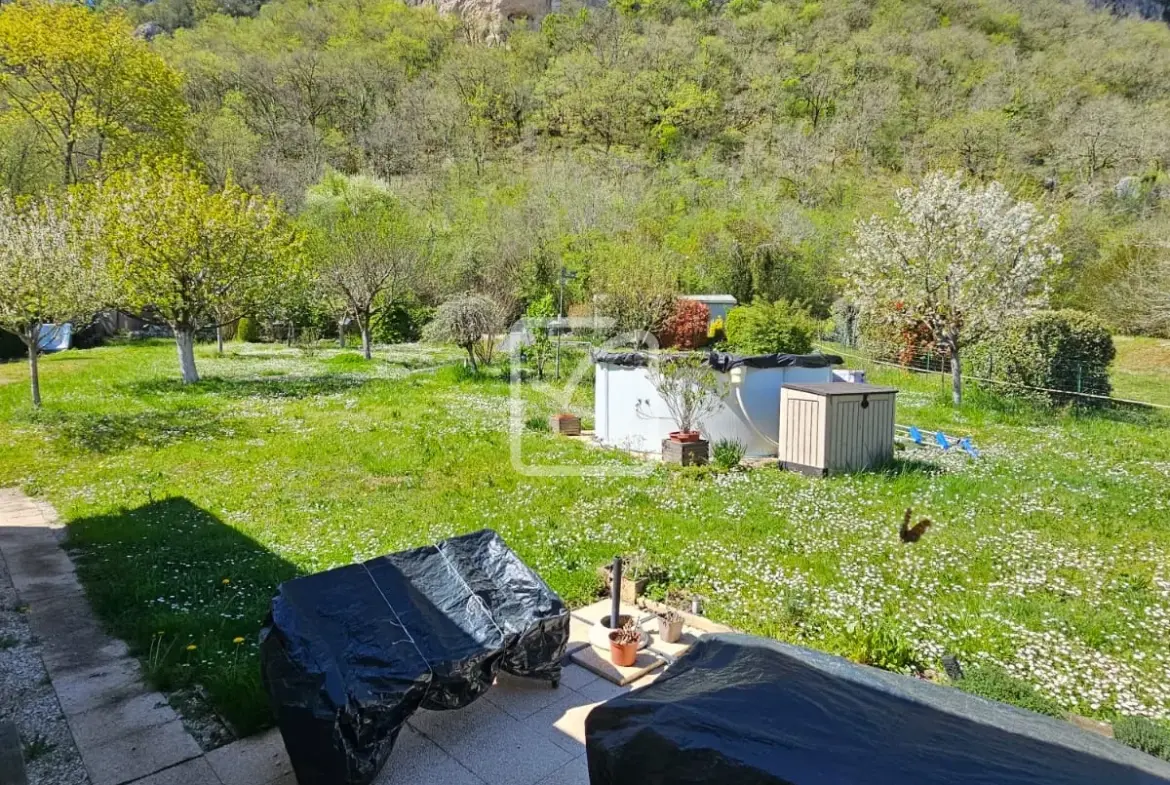 Maison en ossature bois de 154 m² à Saint-Sozy, secteur calme et proche des sites naturels 