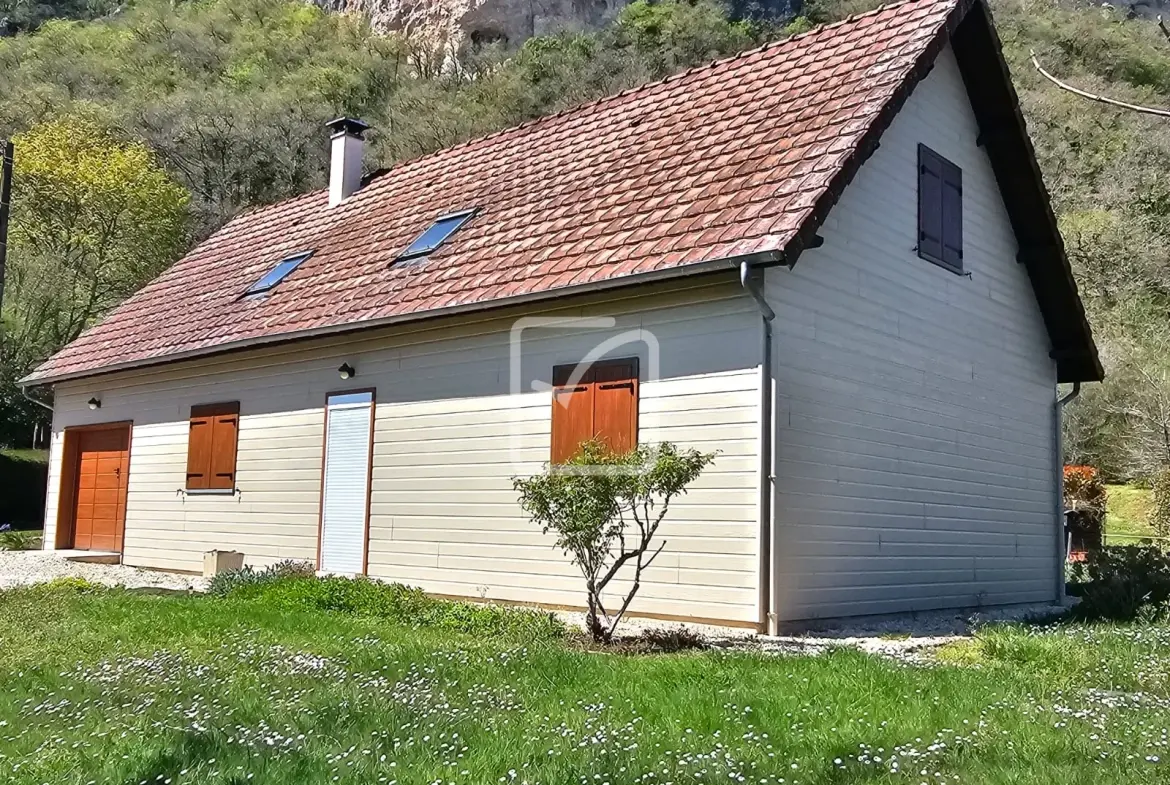 Maison en ossature bois de 154 m² à Saint-Sozy, secteur calme et proche des sites naturels 